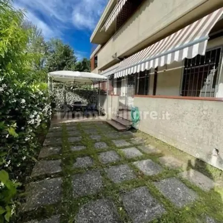 Apartament Con Giardino Massa (Tuscany)